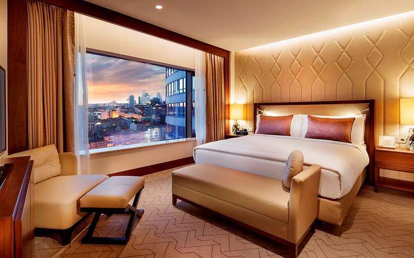 Deluxe Room King Size Bed, Conrad Istanbul Bosphorus