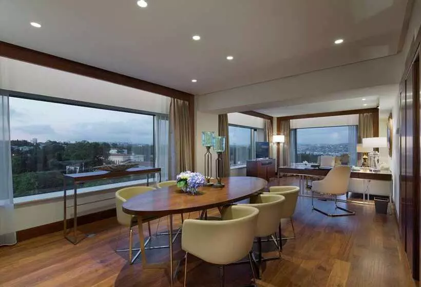 Deluxe Suite, Conrad Istanbul Bosphorus