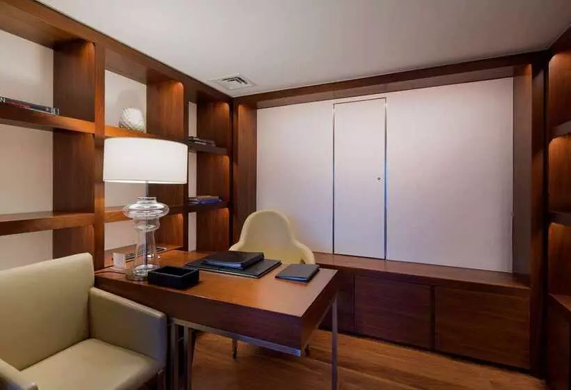 Deluxe Suite, Conrad Istanbul Bosphorus