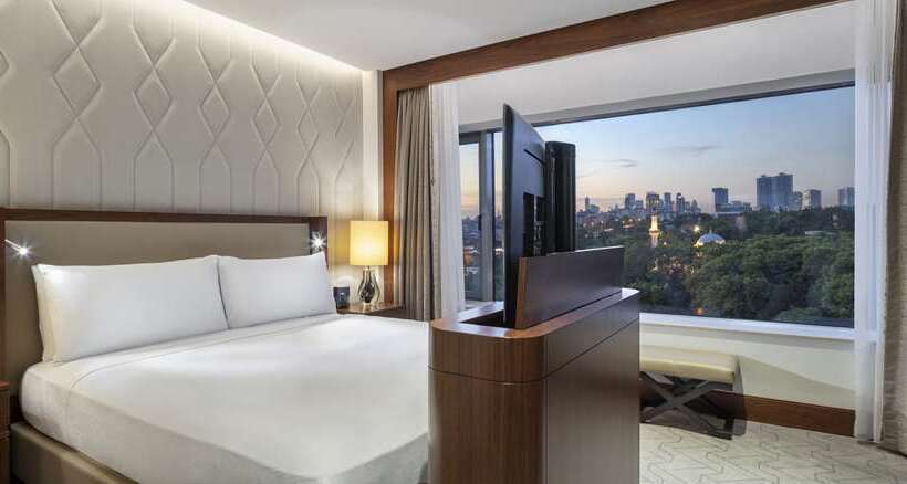 Deluxe Suite, Conrad Istanbul Bosphorus