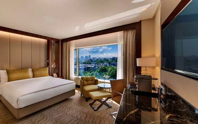 Executive Room King Size Bed, Conrad Istanbul Bosphorus