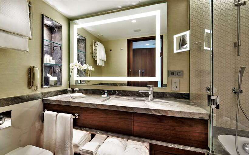 Deluxe Room Park View, Conrad Istanbul Bosphorus