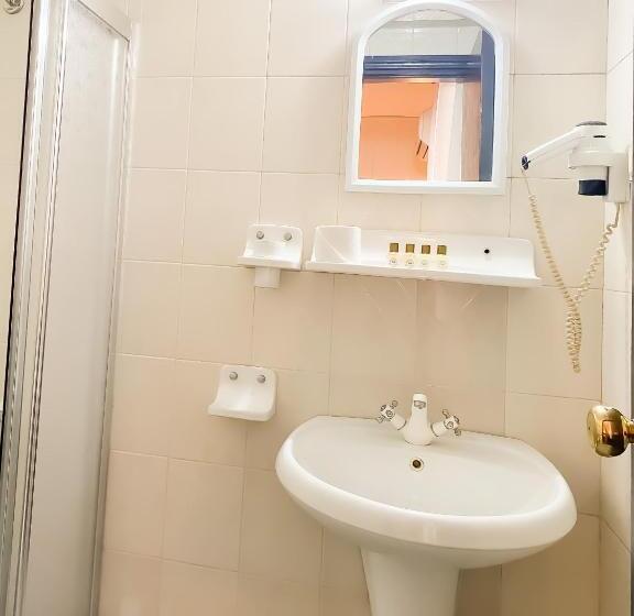 Quarto Quádruplo Standard, Güleryüz 2