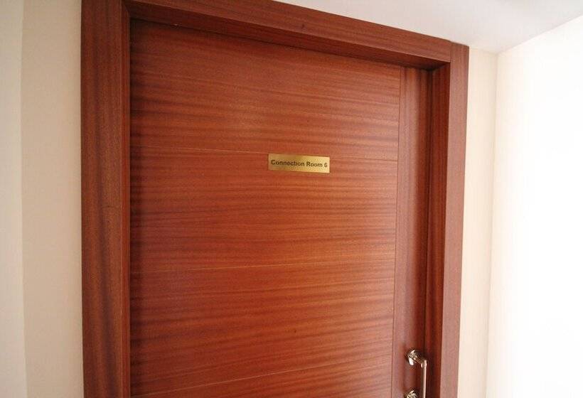 اتاق خانوادگی تودرتو, Grand Washington