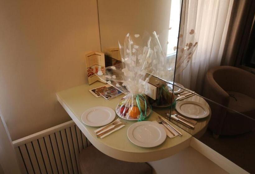 اتاق استاندارد سه نفره, Grand Washington