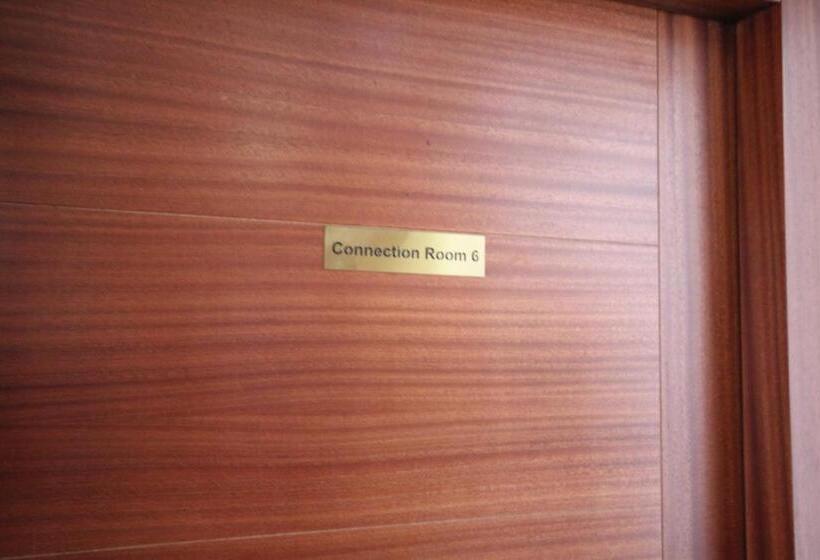 اتاق خانوادگی تودرتو, Grand Washington