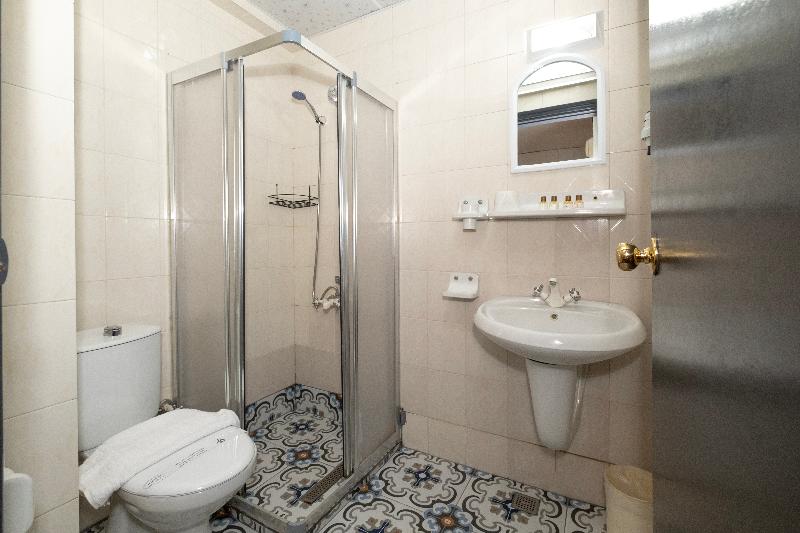 Quarto Quádruplo Standard, Güleryüz 2