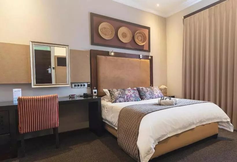 Superior Suite, Graham