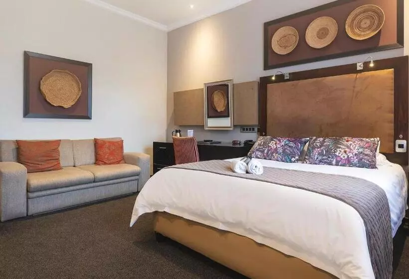 Superior Suite, Graham