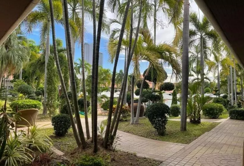 اتاق لوکس با تخت بزرگ, Thai Garden Resort