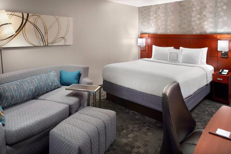 带大床的标准间, Courtyard By Marriott Fayetteville