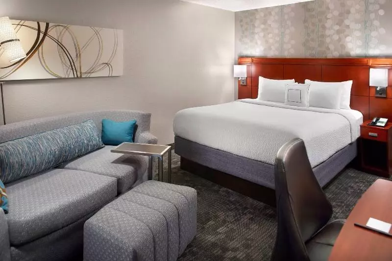 キングサイズベッドのスタンダードルーム, Courtyard By Marriott Fayetteville