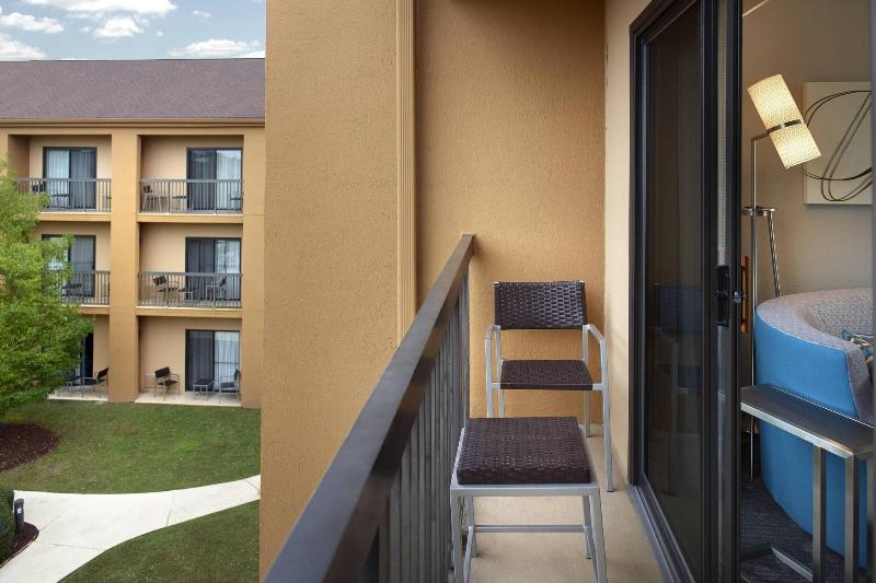 带大床的套房, Courtyard By Marriott Fayetteville