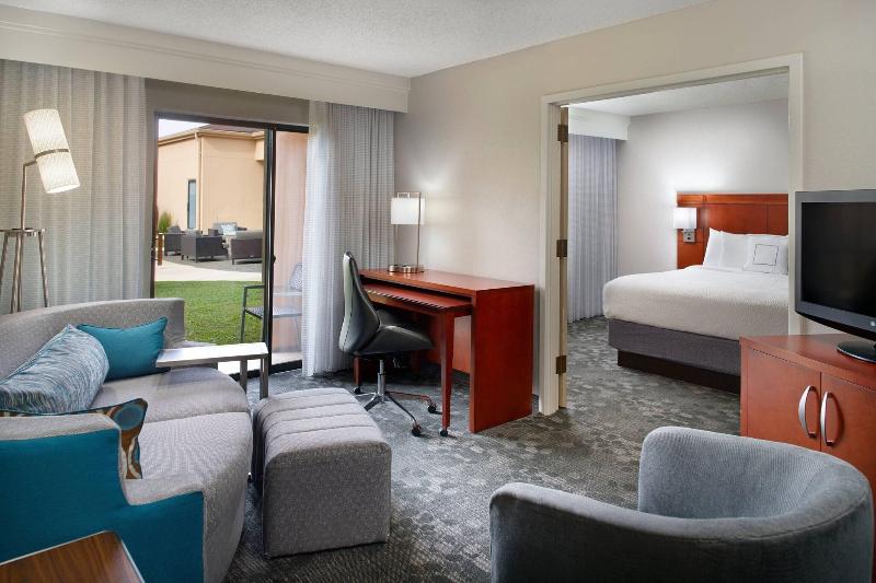 带大床的套房, Courtyard By Marriott Fayetteville