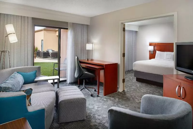 キングサイズベッドのスイートルーム, Courtyard By Marriott Fayetteville