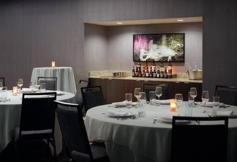 带大床的标准间, Courtyard By Marriott Fayetteville