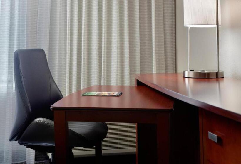 带大床的标准间, Courtyard By Marriott Fayetteville