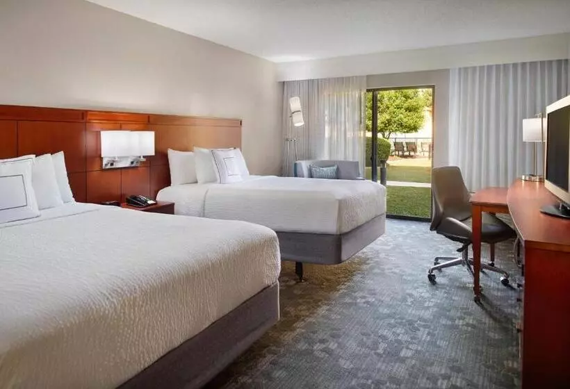 スタンダードルーム, Courtyard By Marriott Fayetteville