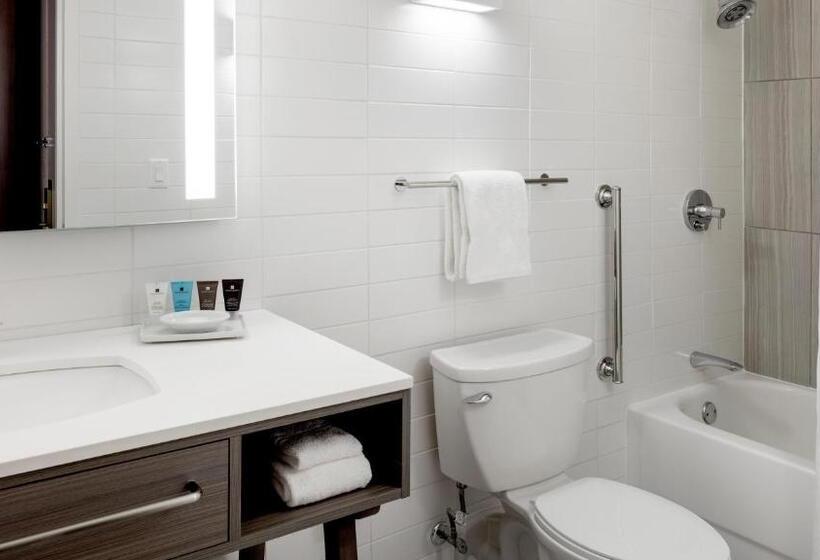 带大床的标准间, Crowne Plaza Atlanta  Midtown, An Ihg