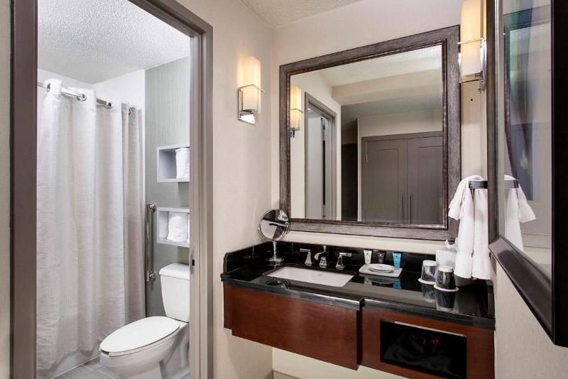 غرفة قياسية سرير كينج لذوى الإحتياجات الخاصة, Crowne Plaza Atlanta Midtown, An Ihg