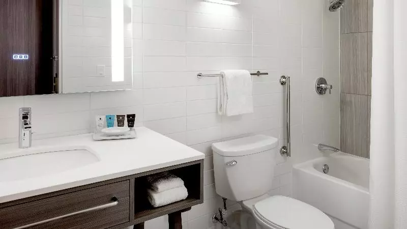 身障者適用スタンダードルーム, Crowne Plaza Atlanta  Midtown, An Ihg