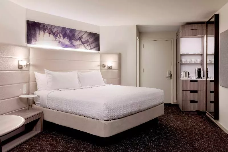 身障者適用スタンダードルーム, Crowne Plaza Atlanta  Midtown, An Ihg