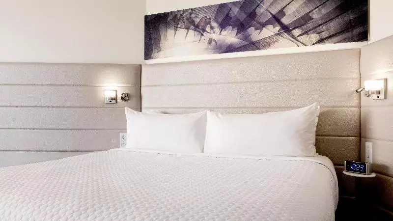 身障者適用スタンダードルーム, Crowne Plaza Atlanta  Midtown, An Ihg