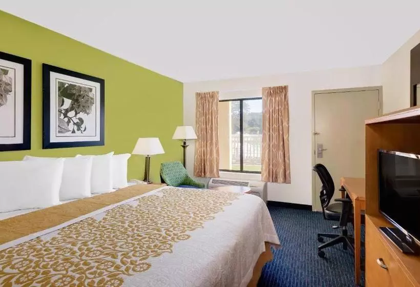 キングサイズベッドのデラックスルーム, Days Inn By Wyndham Easton