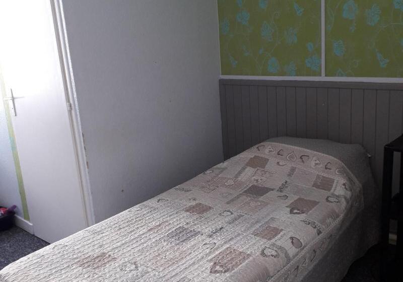 غرفة قياسية فردية, Des Jacobines