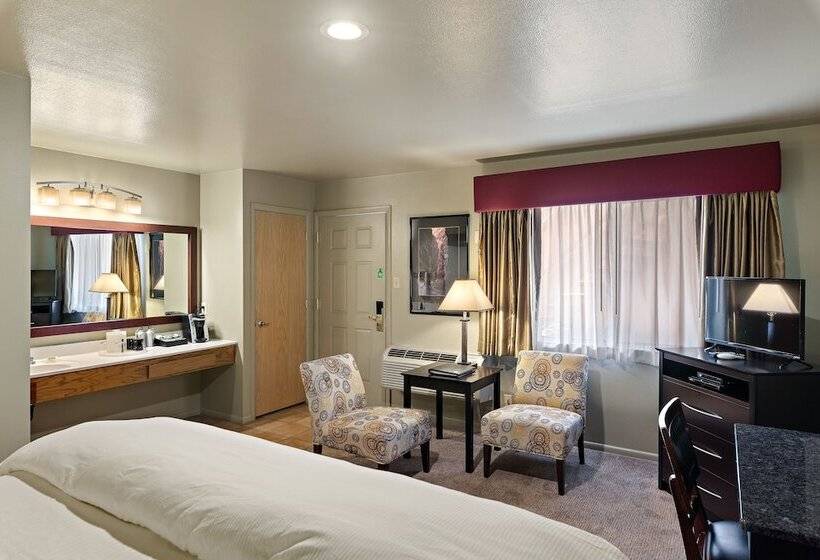 غرفة قياسية سرير كينج, Flanigan`s Resort And Spa