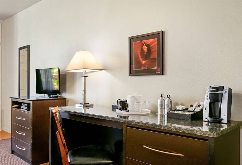 غرفة قياسية سرير كينج, Flanigan`s Resort And Spa