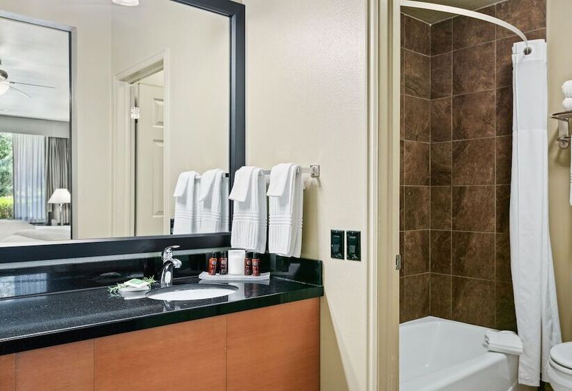 غرفة قياسية سرير كينج, Flanigan`s Resort And Spa