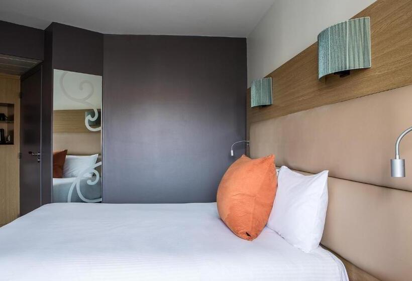 חדר דלוקס נוף בריכה, Grand Hôtel Roi René Aix En Provence Centre   Mgallery