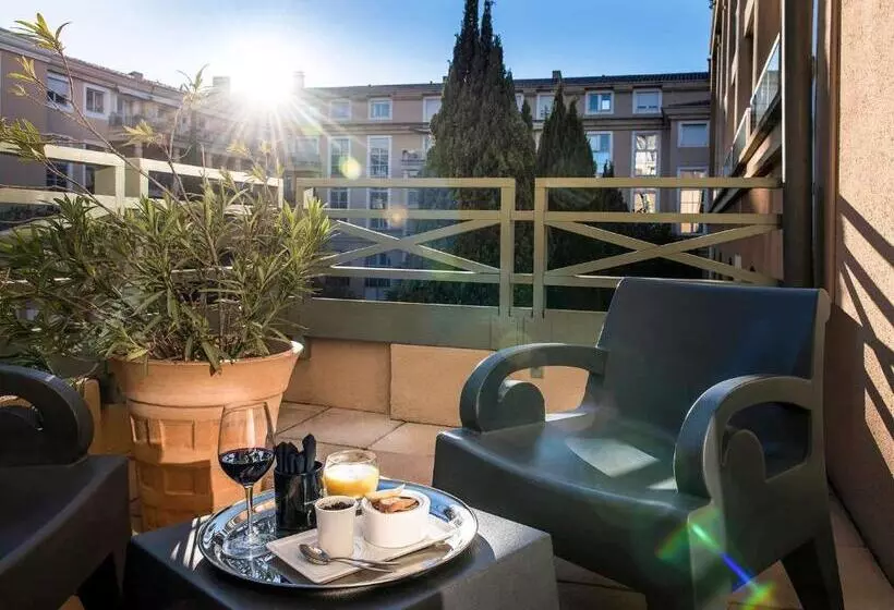 プールの見えるデラックスルーム, Grand Hôtel Roi René Aix En Provence Centre   Mgallery