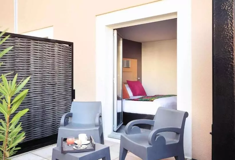 プールの見えるデラックスルーム, Grand Hôtel Roi René Aix En Provence Centre   Mgallery