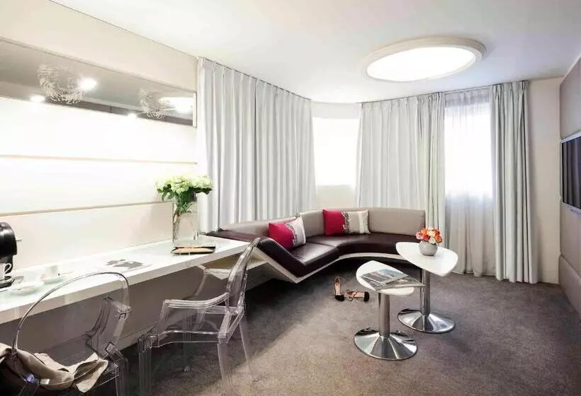 プールビュージュニアスイート, Grand Hôtel Roi René Aix En Provence Centre   Mgallery