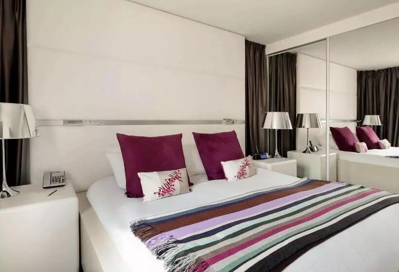 プールビュージュニアスイート, Grand Hôtel Roi René Aix En Provence Centre   Mgallery