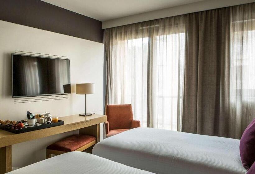 חדר דלוקס נוף בריכה, Grand Hôtel Roi René Aix En Provence Centre   Mgallery