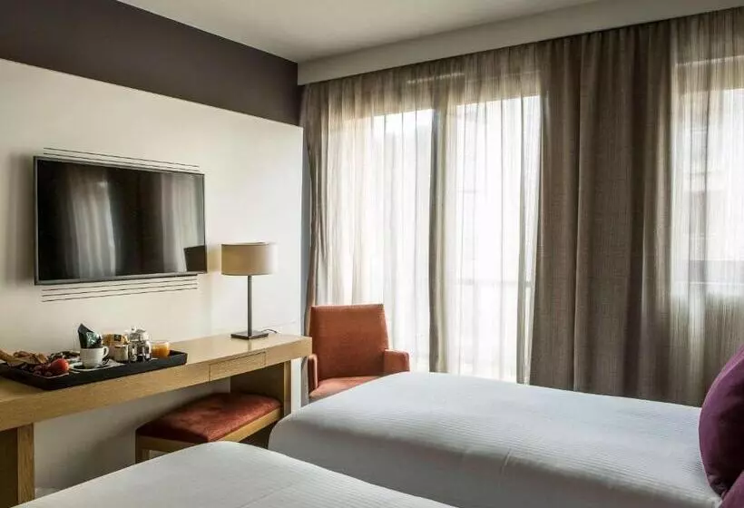 プールの見えるデラックスルーム, Grand Hôtel Roi René Aix En Provence Centre   Mgallery
