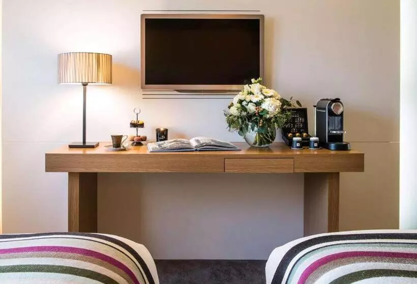プールの見えるデラックスルーム, Grand Hôtel Roi René Aix En Provence Centre   Mgallery