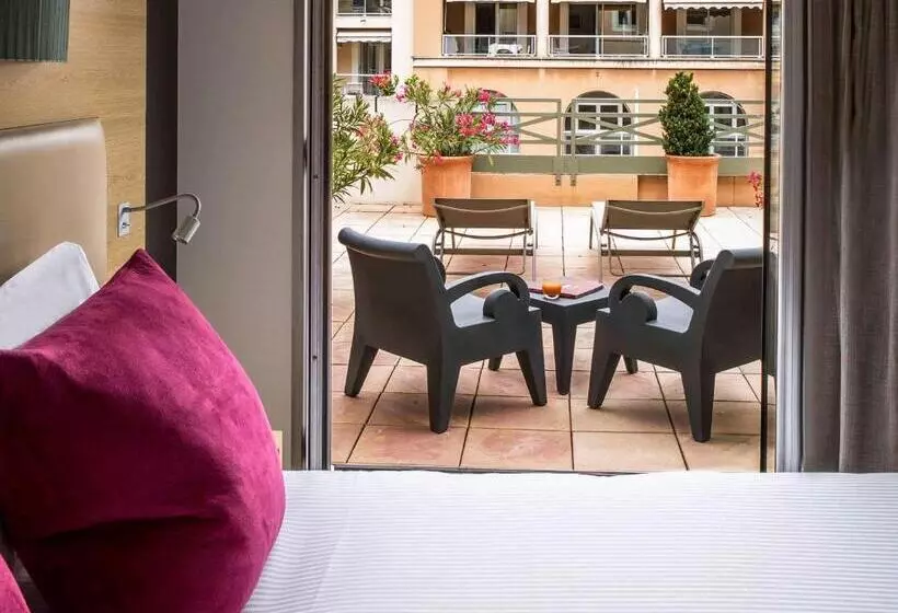 プールの見えるデラックスルーム, Grand Hôtel Roi René Aix En Provence Centre   Mgallery