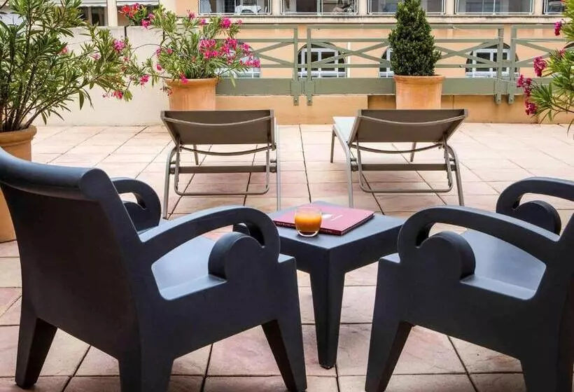プールの見えるデラックスルーム, Grand Hôtel Roi René Aix En Provence Centre   Mgallery