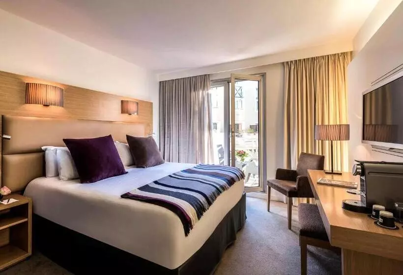 プールの見えるデラックスルーム, Grand Hôtel Roi René Aix En Provence Centre   Mgallery