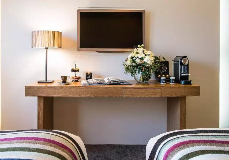 プールの見えるデラックスルーム, Grand Hôtel Roi René Aix En Provence Centre   Mgallery