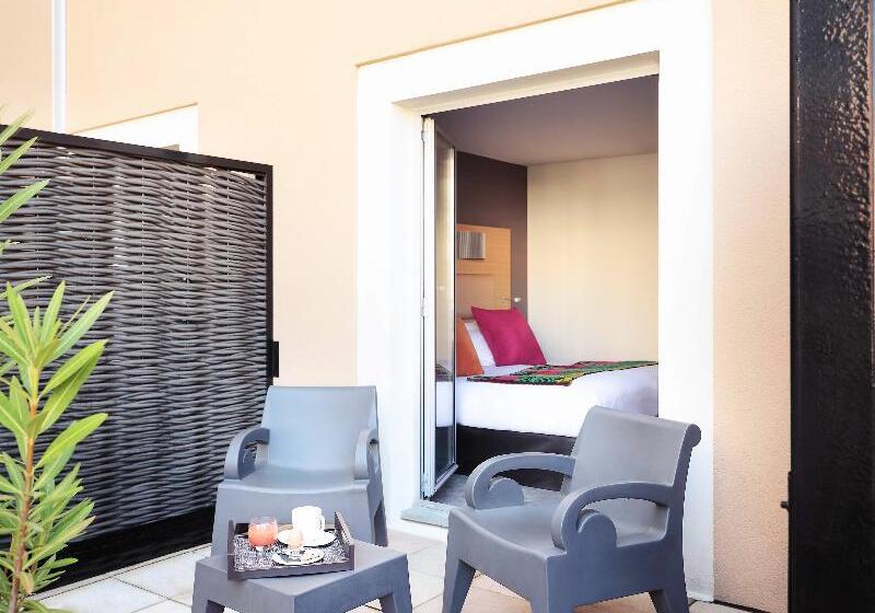 חדר דלוקס נוף בריכה, Grand Hôtel Roi René Aix En Provence Centre   Mgallery