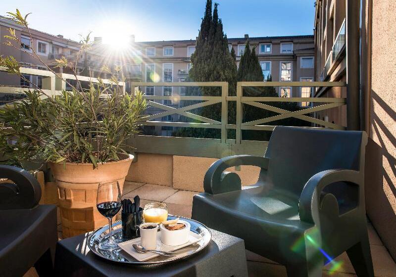 חדר דלוקס נוף בריכה, Grand Hôtel Roi René Aix En Provence Centre   Mgallery