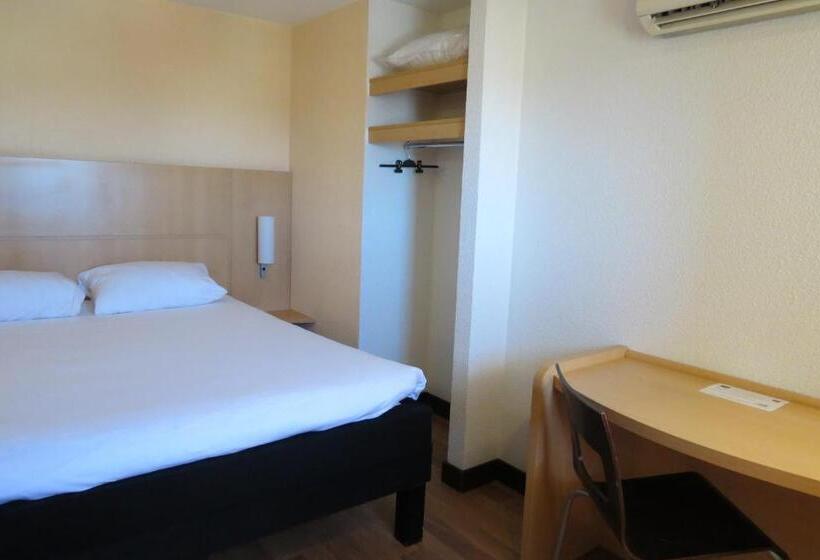 ダブルベッドのスタンダードシングルルーム, Ibis Nice Centre Gare