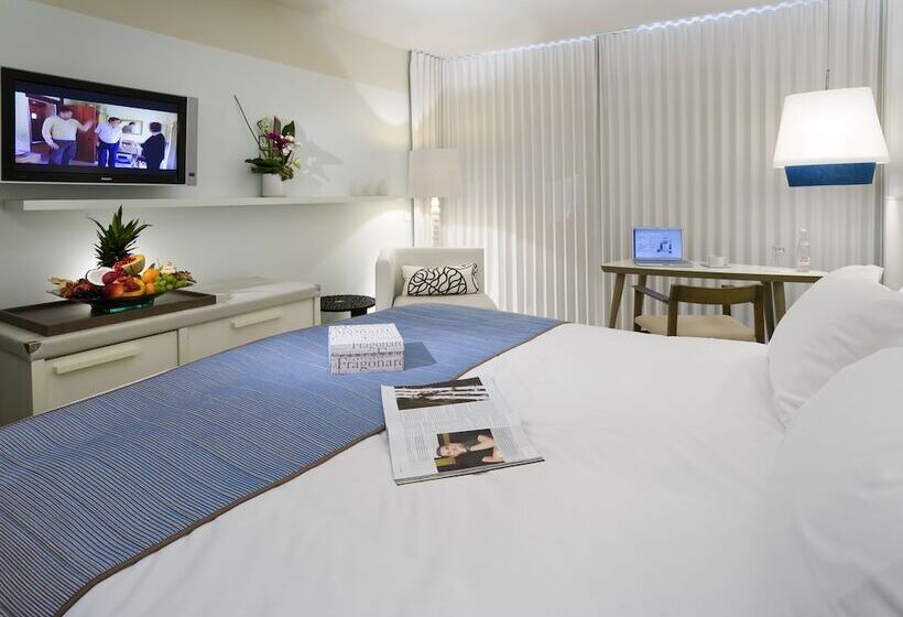 Номер Superior Вид на Море, Pullman Cannes Mandelieu Royal Casino