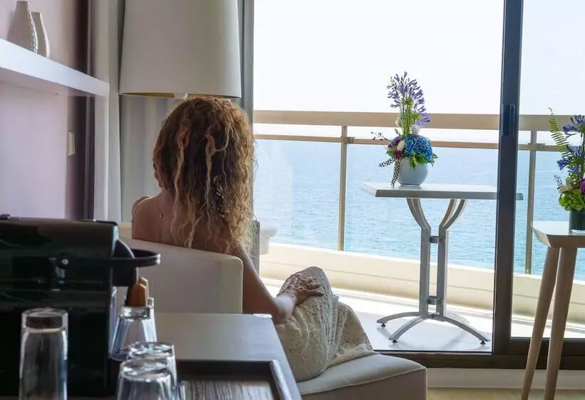 اتاق لوکس با چشم‌انداز دریا, Pullman Cannes Mandelieu Royal Casino