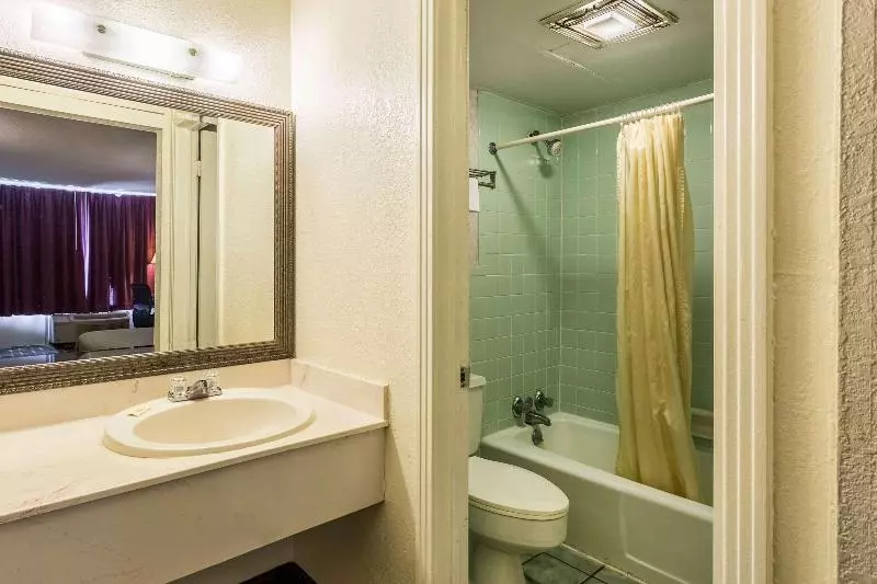 اتاق استاندارد, Super 8 By Wyndham Florence